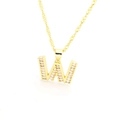Détail du pendentif lettre W avec zircons baguette et chaîne à vagues plaquée or - Lettre W