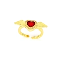 Detailansicht eines gotischen Goldrings mit rotem Herz und funkelnden Engelsflügeln - Engelsflügel Herz Stil (03#)