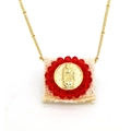 Detalle del collar de la Virgen María bañado en oro de 18k con cuentas de cristal rojo - Estilo Virgen de Guadalupe (A2)