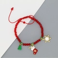 Detailsicht auf rotes Kristallperlenarmband mit Weihnachtsbaum und Schneeflocken - Baum Socken Schneeflocke Anhänger Perlenarmband (13#)