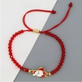 Detail von rotem Kristall-Weihnachtsarmband mit Weihnachtsmann-Anhänger und geflochtener Kordel - Weihnachtsmann Anhänger Rotes Perlenarmband (07#)