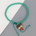 Detail eines Weihnachts-Perlenarmbands mit Zuckerstangen-Anhänger und Kristallen - Zuckerstange Schleife Anhänger Grünes Perlenarmband (08#)