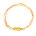 Vista dettagliata del bracciale etnico intrecciato con chiusura magnetica in metallo dorato - Arancione e Giallo (12#)