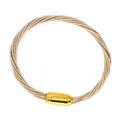 Dettaglio di bracciale a più fili intrecciati dorati con chiusura magnetica cilindrica - Oro (10#)