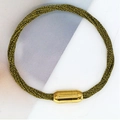 Dettaglio del bracciale in corda intrecciata nera e verde con chiusura magnetica dorata - Nero e Verde (06#)