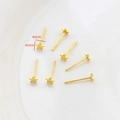 Dettaglio degli orecchini a stella dorati da 4mm con finitura lucida e perno in argento S925 - Stile Stella(3#) / Finitura Oro 18k