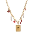 Collier chaîne dorée avec perles baroques, breloques cœur rouge et pendentif Love - Plaque Carrée Cœur (LOVE) / Plaque Carrée Cœur