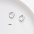 Vista detallada del anillo plateado de 11 mm con textura de cuerda y circonita cúbica - Para Cuentas de 8MM / Chapado Oro Blanco (Individual)