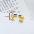 Detailansicht handgefertigter Emaille-Hasenanhänger in Gold mit blauen Ohren, 16x13 mm - Blauohr-Hasenstil (3# Einzelpreis)