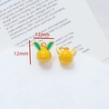 Makroansicht süßer 12mm gelber Hasenanhänger mit grünem Emaille für DIY-Schmuck - Gelbgrüner Hasenstil (4# Einzelpreis)