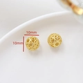 Vista detallada de cuentas de filigrana dorada de 10 mm para creación de joyas DIY - Cuenta Redonda Filigrana Hueca (Estilo 7)