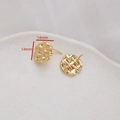 Detailansicht runder Vintage-Ohrringe in Goldoptik mit Flechtmuster und 14mm Durchmesser - 14mm Scheiben-Ohrstecker / Goldene gewebte Scheibe (1#)