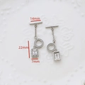 Detailansicht eines silbernen OT-Knebelverschlusses mit Zirkonia für DIY-Schmuckbau - Silbernes Rechteckanhängermodell (10#)