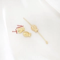Détail macro de perles d'espacement en forme de poisson dorées 14K de 10 mm pour bijoux - Style Poisson