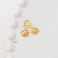 Vista macro di copriperle a forma di fiore dorato da 7mm per gioielleria fai-da-te - Placcato Oro 18K Stile 17
