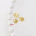 Vista macro di distanziatori a spirale dorati da 8mm per la creazione di gioielli DIY - Placcato Oro 14K Stile 34
