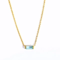 Goldene Titanstahl-Halskette mit rechteckigem hellblauem Zirkon-Geburtsstein-Anhänger - März Halskette