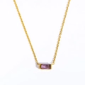 Minimalistische goldene Titanstahlkette mit rechteckigem violettem Zirkon-Geburtsstein - Februar Halskette