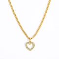 Collar con colgante de corazón dorado y circonitas brillantes en una cadena de eslabones - Corazón de Piedra
