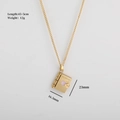 Collana con medaglione vintage dorato con incisione di piante e cuore rosa - Farfalla dorata