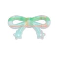 Schattige acryl strikkraal met groen-oranje ruitjespatroon en sterdetails - Groen + Blauw