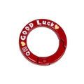 Rode ronde veergesp in snoepkleur met Good Luck-opdruk voor tassen en sleutels - Rood