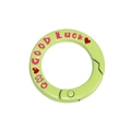 Schattige lichtgroene ronde veergesp met roze Good Luck tekst en rode hartjes decoratie - Fruitgroen