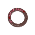 Chocoladebruine sleutelhanger met veerring met Good Luck print en hartjesdesign - Donkere Koffie