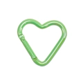 Mosquetón en forma de corazón verde claro con un acabado metálico brillante - Corazón Galvanizado UV / Verde Primavera