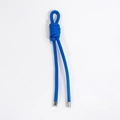 Colgante para bolso en cuero trenzado azul brillante con puntas de metal plateado - Azul Zafiro