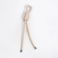 Porte-clés minimaliste en cuir beige avec nœud en spirale et embout en métal argenté - Couleur Thé au Lait
