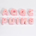 Cuentas de alfabeto a cuadros rosas para joyas DIY con letras A, Q, G, Z, P, U, I, N, S - Rosa