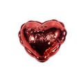 Rote Metall Herzperle mit HOT LOVE Schriftzug und Loch für DIY Schmuckherstellung - Metallisches Herz Rot