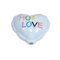 Hellblaue Herz-Acrylperle mit glitzerndem HOT LOVE Schriftzug für DIY-Schmuckherstellung - Lackiert Herz - Aquablau