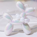 Ciondolo a forma di cane palloncino bianco perlato con riflessi colorati e perline - Senza Catena di Perle / Bianco Cangante