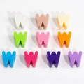 Perline a lettera W in acrilico in 10 colori per gioielli fai da te e catene cellulari - Lettera W / Diametro del foro 6mm / Colore Casuale