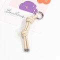 Portachiavi minimalista in pelle intrecciata beige con anello in metallo argento - Bianco Sporco