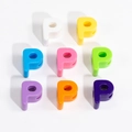 Perline colorate in acrilico con lettera P in otto tonalità per gioielli fai da te - Lettera P / Diametro del foro 6mm / Colore Casuale