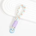 Blaues Plüsch-Armband mit orangefarbenem Rautenmuster und rundem Federverschluss-Haken - Wasserblau