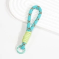 Kurze türkisfarbene Plüsch-Lanyard mit braunen Punkten und grünem Seil-Detail - Smaragd