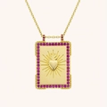 Détail du pendentif tarot doré avec gemmes roses et motif de cœur aux rayons dorés - Cœur