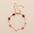 Pulsera ajustable bañada en oro con siete dijes de corazones en colores degradados - Rosa