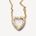 Detalle de medallón de corazón con piedra transparente y gemas rosas engastadas - Collar Relicario Corazón Piedras De Colores