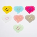 Colgantes de corazón acrílico con sonrisa en amarillo, azul, rosa y verde para joyería DIY - Corazón Sonrisa - Color Aleatorio