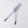 Llavero de cuero trenzado en color lavanda con elegantes terminales metálicos plata - Púrpura