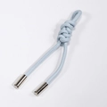 Correa corta trenzada de cuero azul claro con puntas de metal plateado pulido - Azul Agua