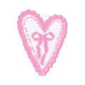 Ciondolo a cuore in acrilico rosa con bordo in pizzo e fiocco per accessori fai-da-te - Cuore in pizzo / Rosa