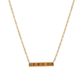 Détail d'un collier doré avec cinq pierres précieuses ambrées de forme rectangulaire - Ambre (Novembre)