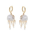 Orecchini pendenti con perle barocche placcate in oro 18K con lunghe catene e cristalli - Orecchini Medusa