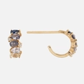 Elegante goldene Halbring-Ohrringe mit birnenförmigen blauen und lila Geburtssteinen - September
